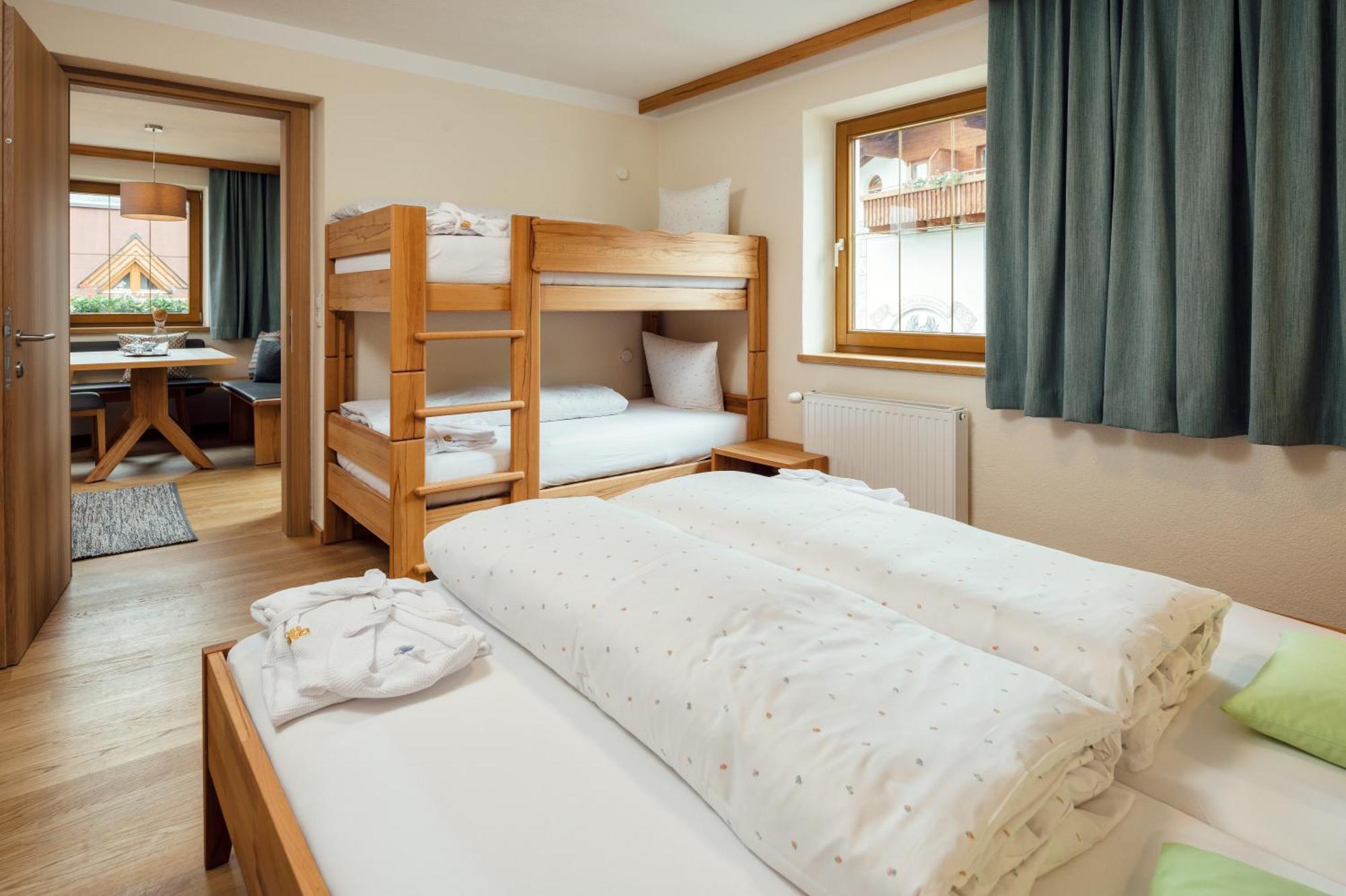 Naturhotel Feriengut Darrehof Serfaus Room photo