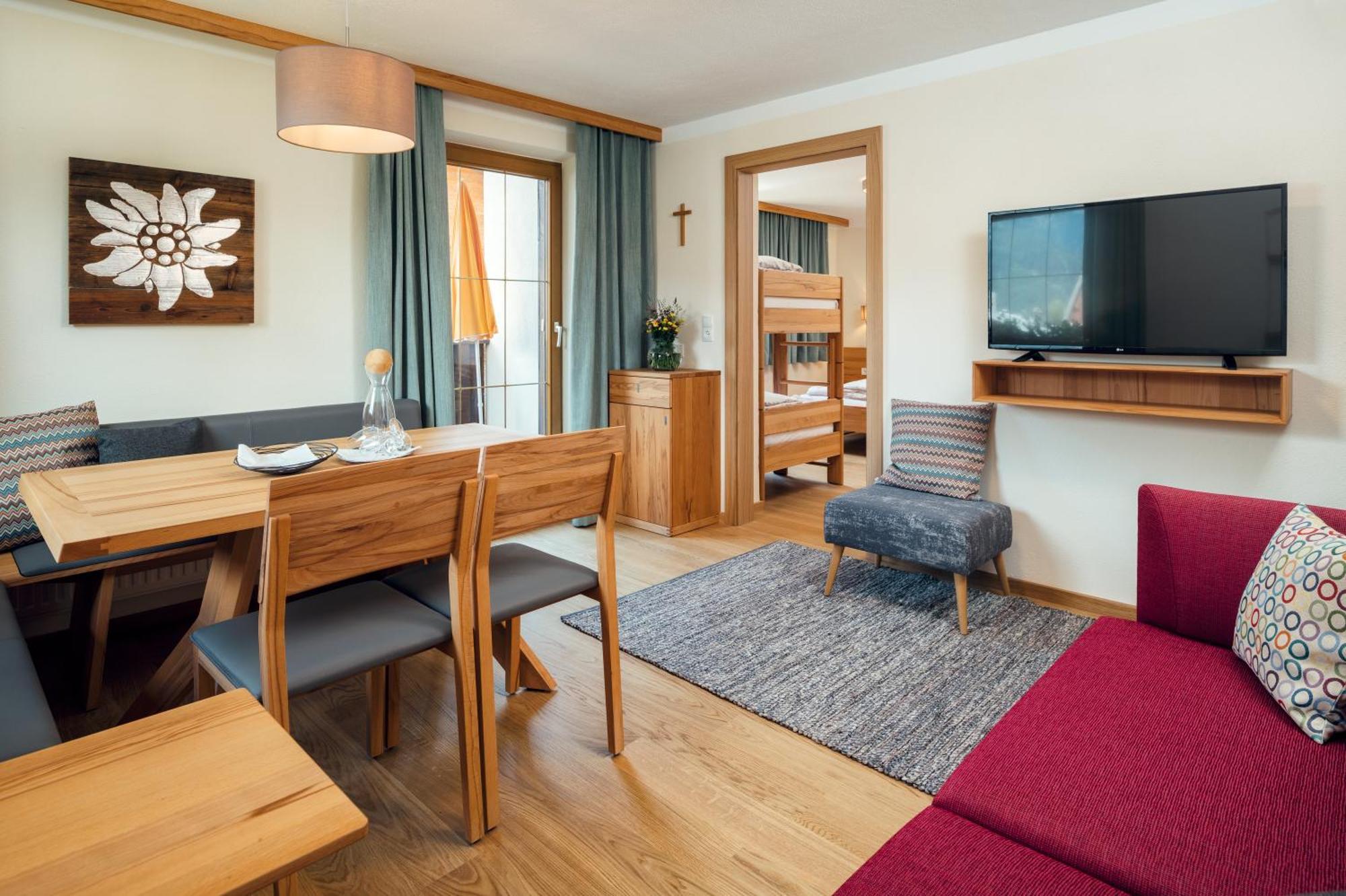 Naturhotel Feriengut Darrehof Serfaus Room photo