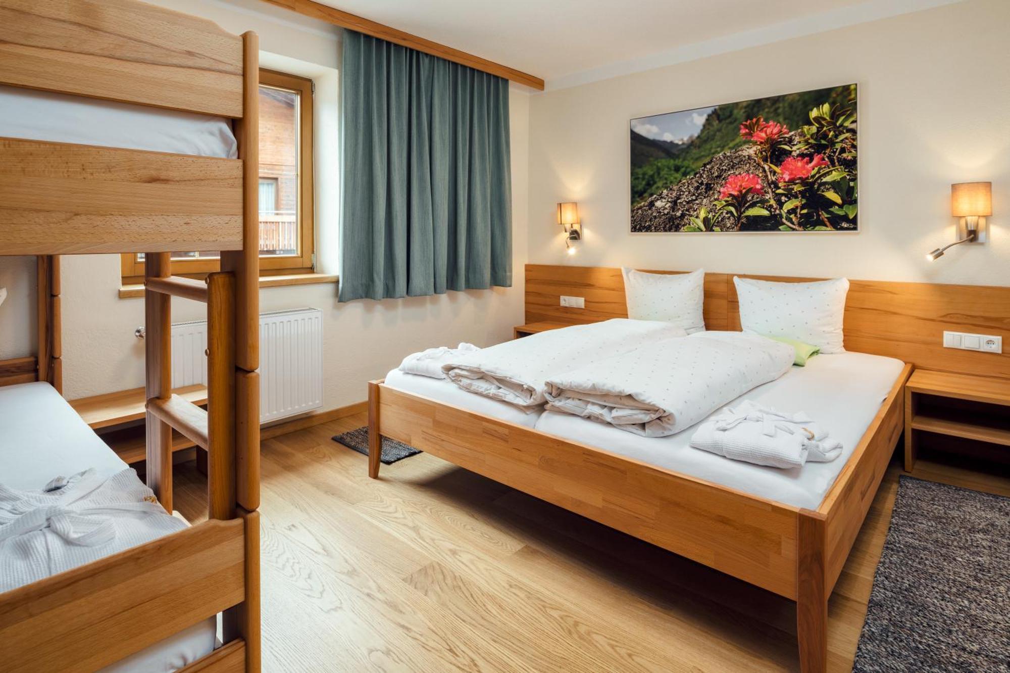 Naturhotel Feriengut Darrehof Serfaus Room photo