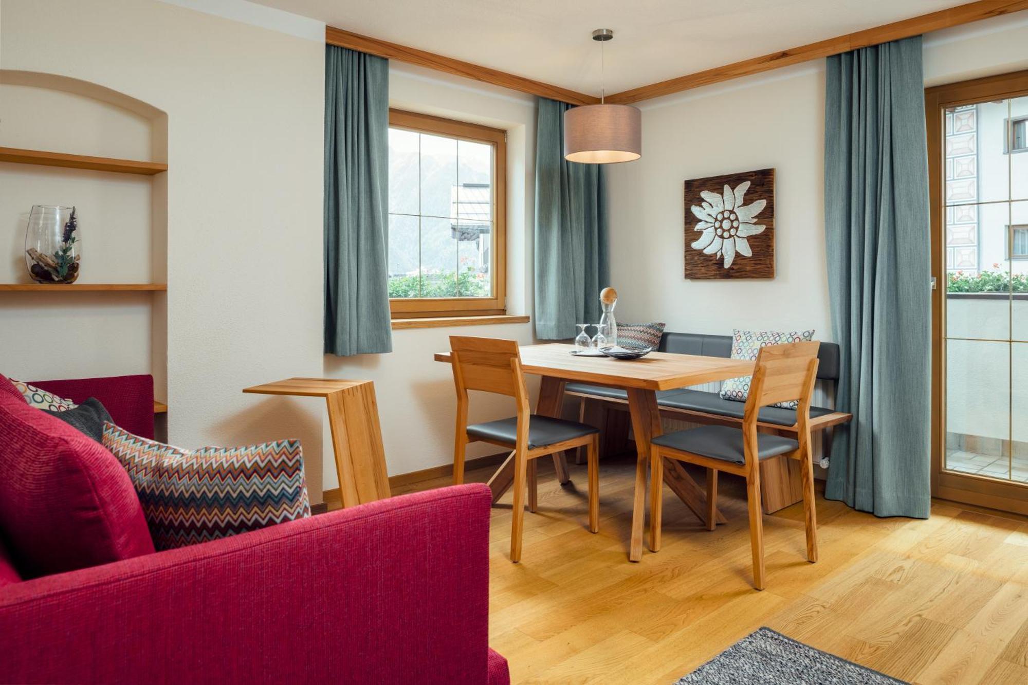 Naturhotel Feriengut Darrehof Serfaus Room photo