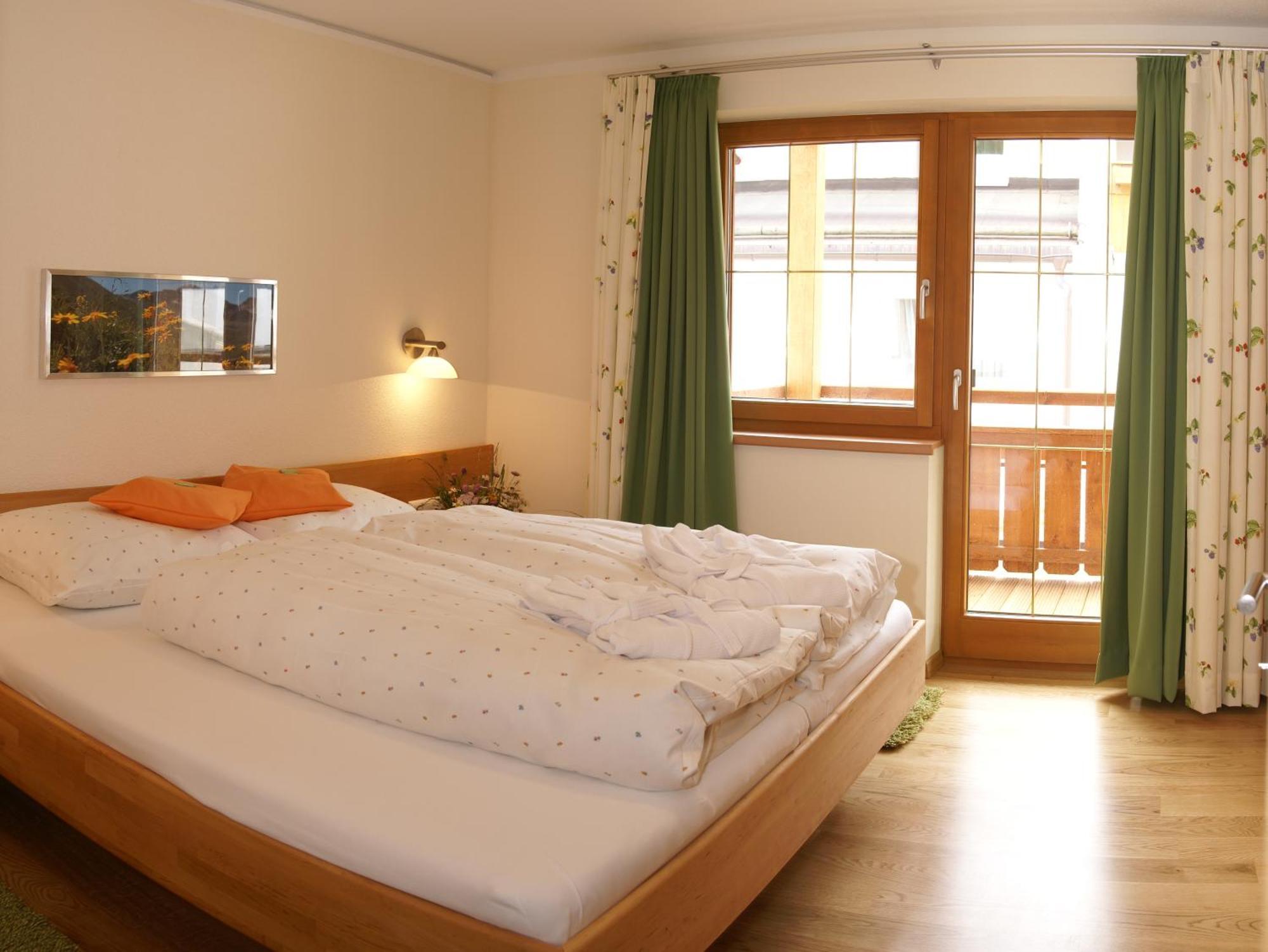 Naturhotel Feriengut Darrehof Serfaus Room photo