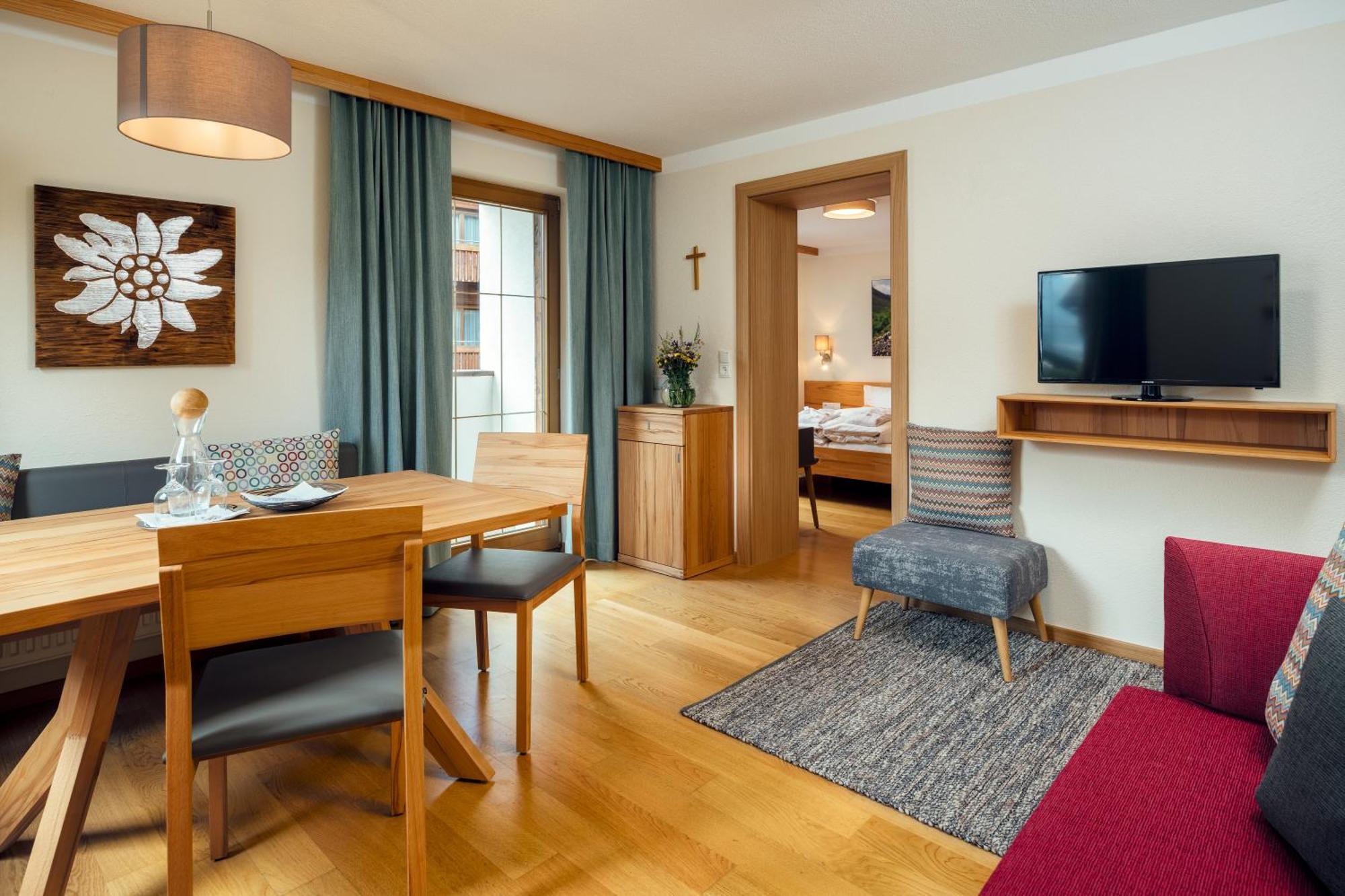 Naturhotel Feriengut Darrehof Serfaus Room photo